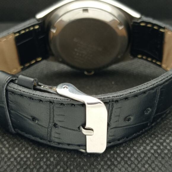 Vintage 1994 Citizen Automatic Mens Silver Watch W/daydate & Gold accents - Picture 2 of 8